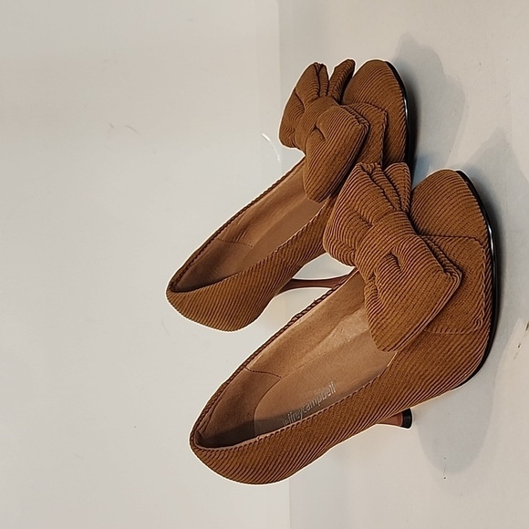 Jeffrey Campbell Cognac Puffy Bow Pumps Disney Minnie Mouse Size 7.5 NWOT - Picture 3 of 10